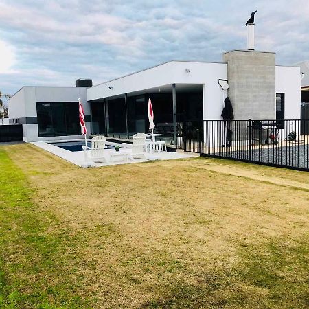 The Sinatra Holiday House - Couples Retreat Mulwala Εξωτερικό φωτογραφία
