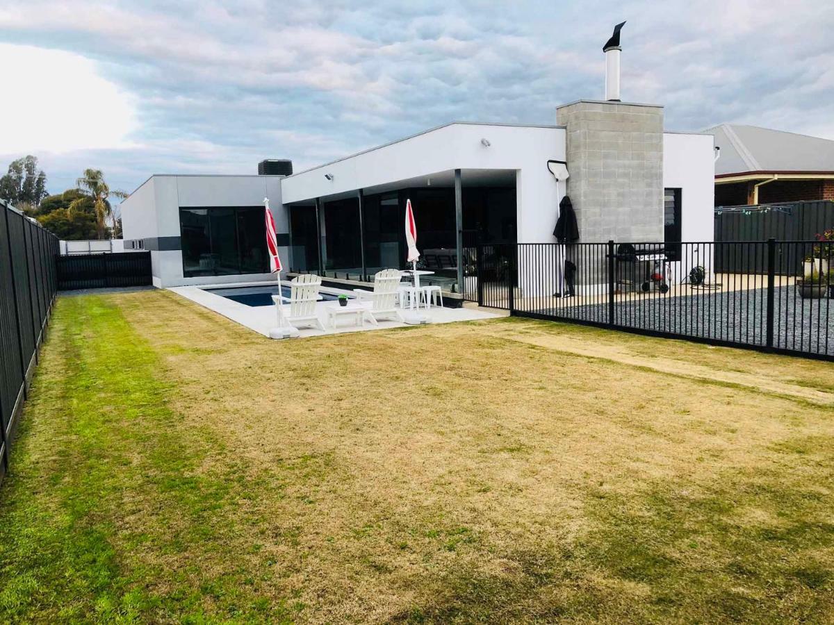 The Sinatra Holiday House - Couples Retreat Mulwala Εξωτερικό φωτογραφία